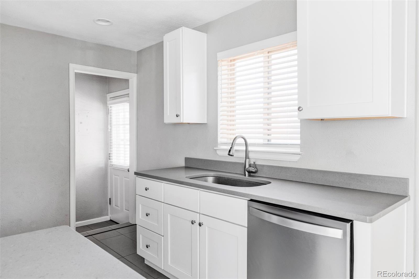MLS Image #14 for 1537  willow street,denver, Colorado