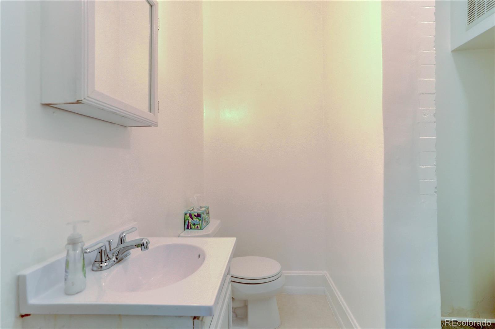 MLS Image #17 for 2437 w caithness place,denver, Colorado