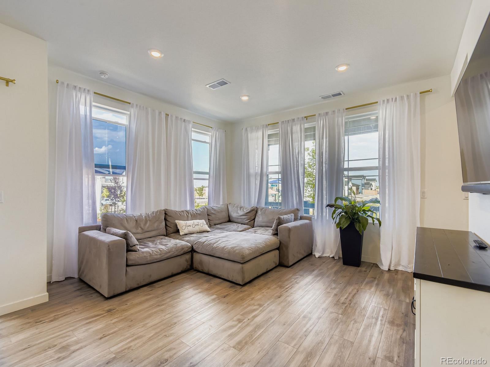 MLS Image #4 for 625  aspen avenue,bennett, Colorado