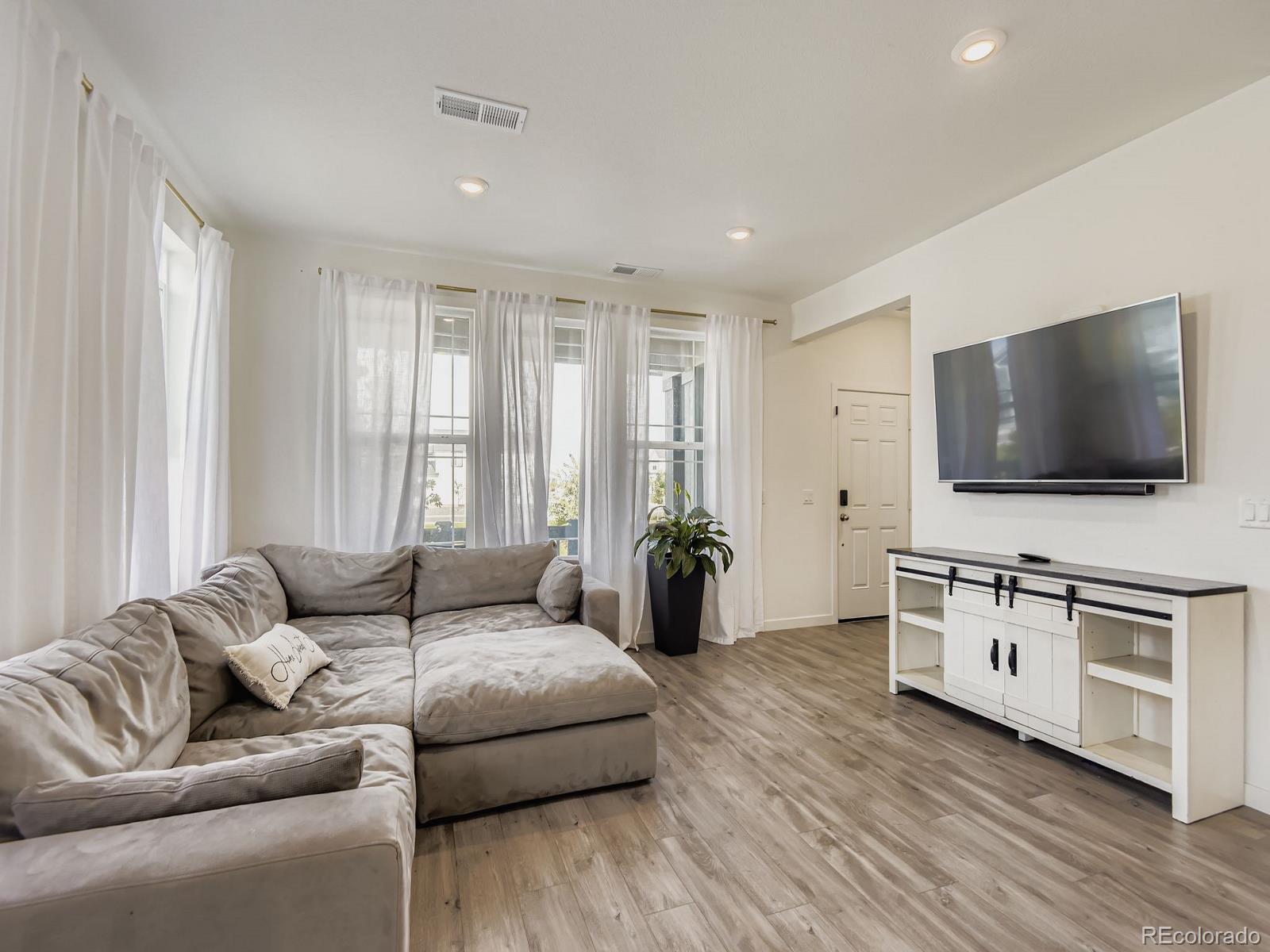 MLS Image #5 for 625  aspen avenue,bennett, Colorado