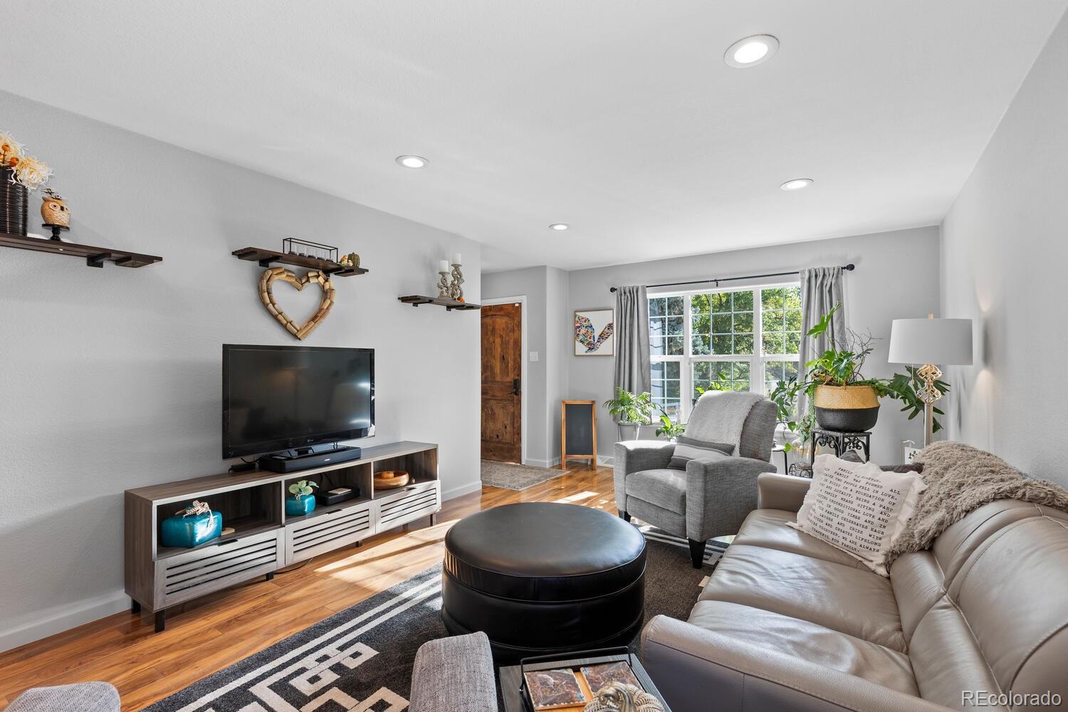 MLS Image #10 for 2667 s clayton street,denver, Colorado