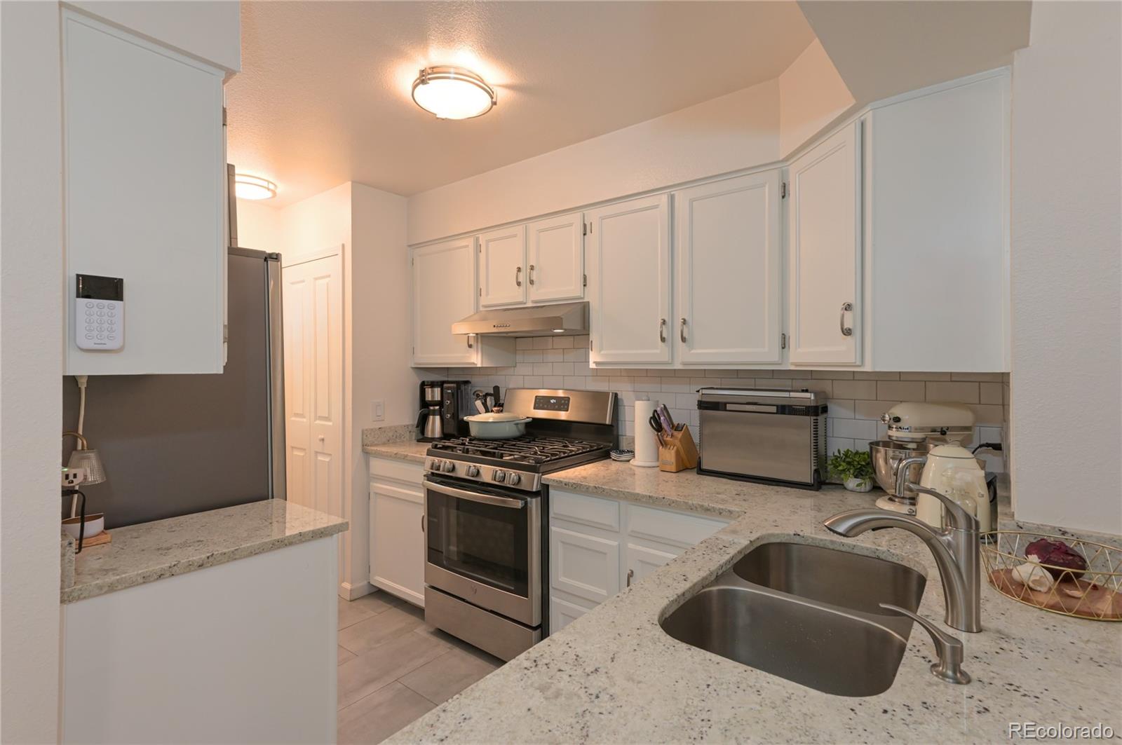 MLS Image #4 for 1699 s trenton street,denver, Colorado