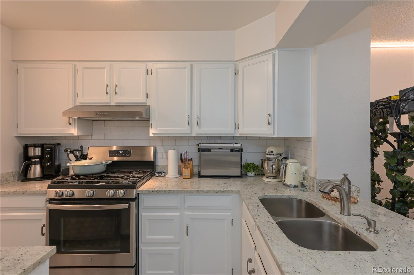 MLS Image #5 for 1699 s trenton street,denver, Colorado