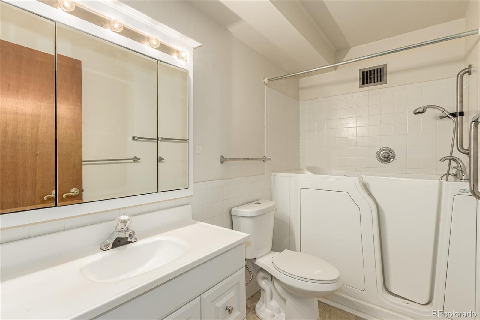 MLS Image #16 for 635 s alton way 4b,denver, Colorado