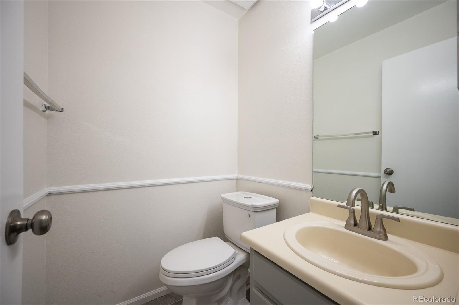 MLS Image #13 for 15503 e wyoming drive b,aurora, Colorado