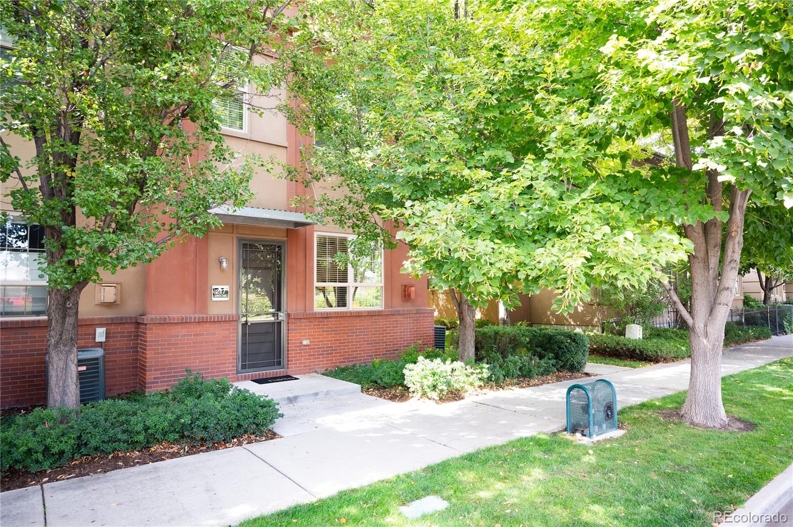 MLS Image #33 for 217  spruce street 101,denver, Colorado
