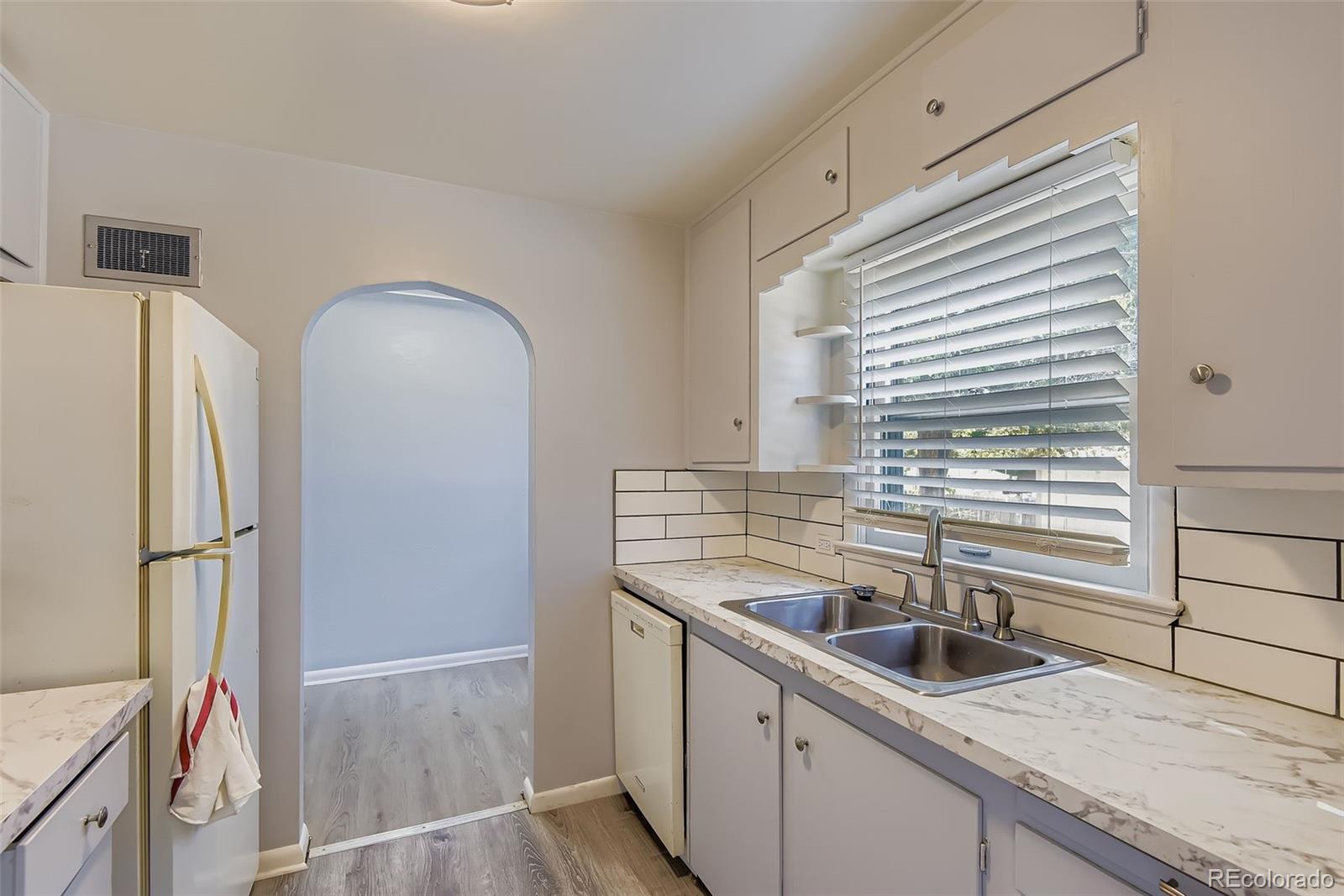 MLS Image #11 for 1834 w crestline avenue,littleton, Colorado