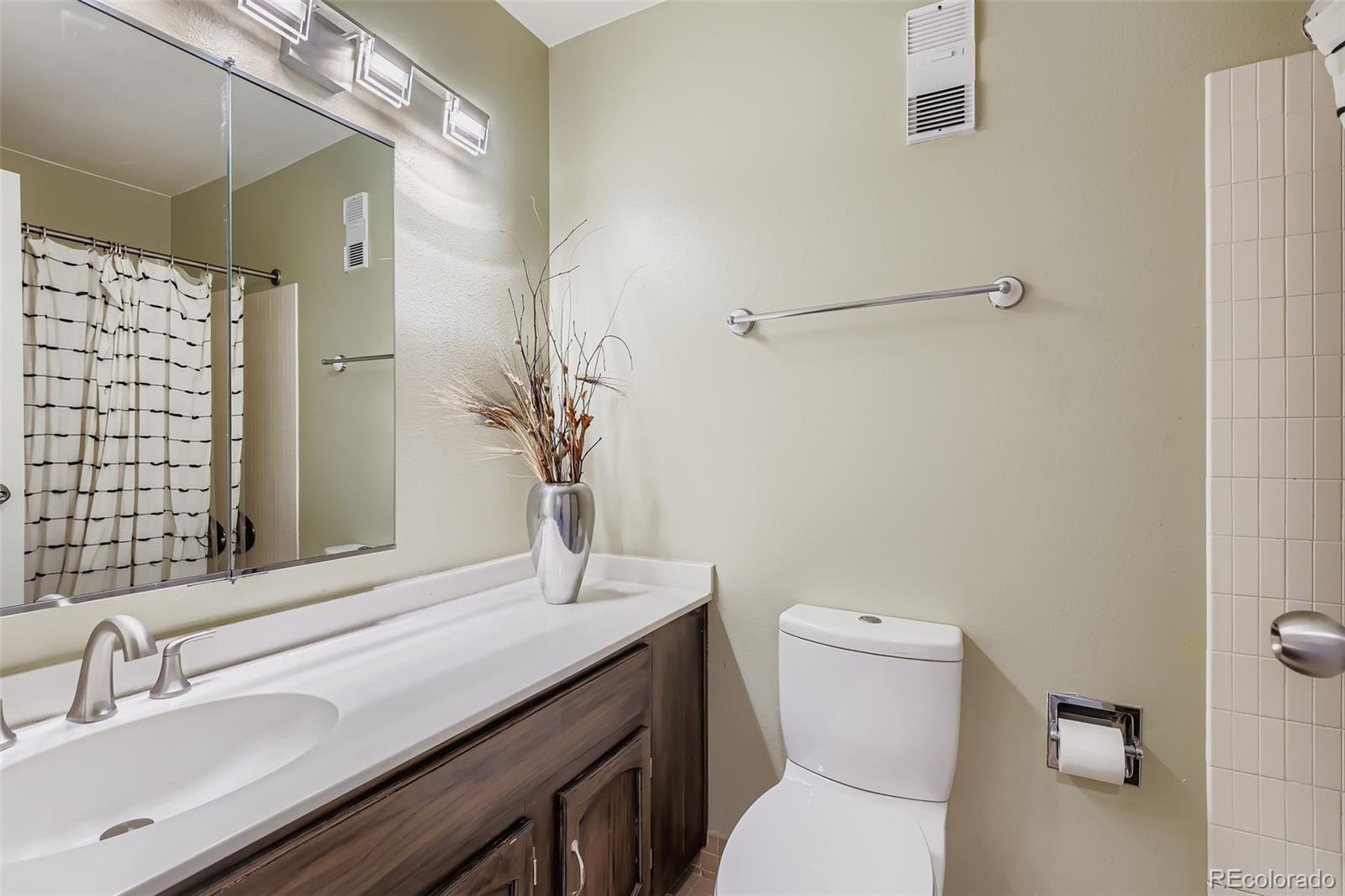 MLS Image #11 for 1625  larimer street 2707,denver, Colorado