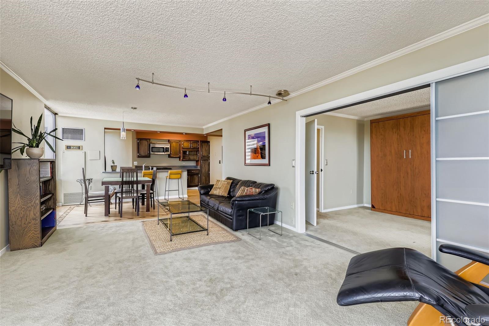 MLS Image #2 for 1625  larimer street 2707,denver, Colorado