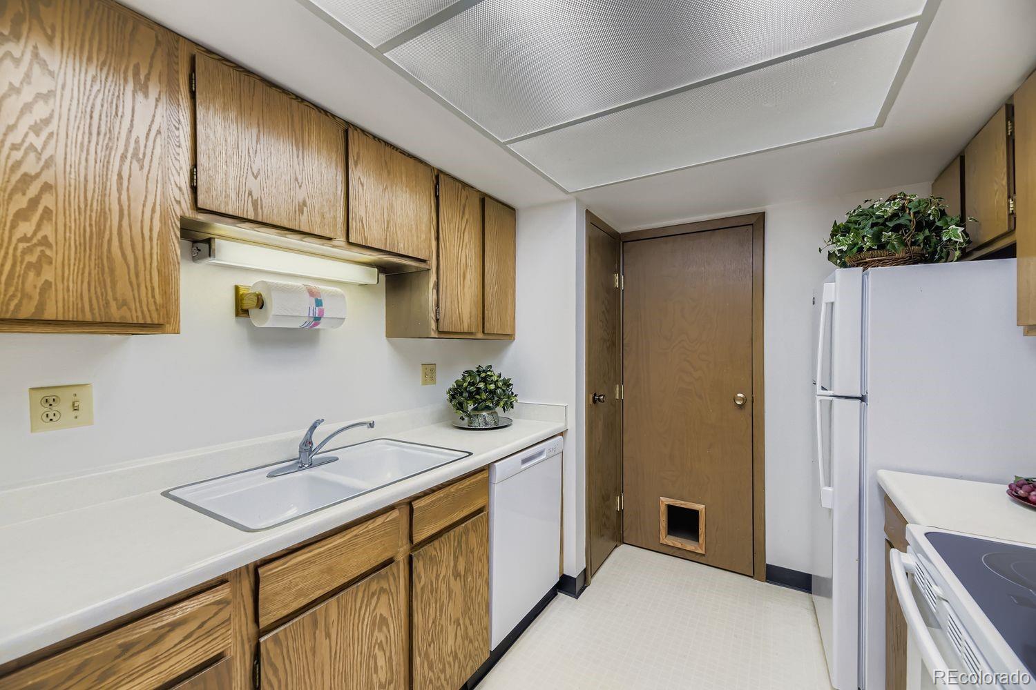 MLS Image #10 for 3550 s harlan street,denver, Colorado
