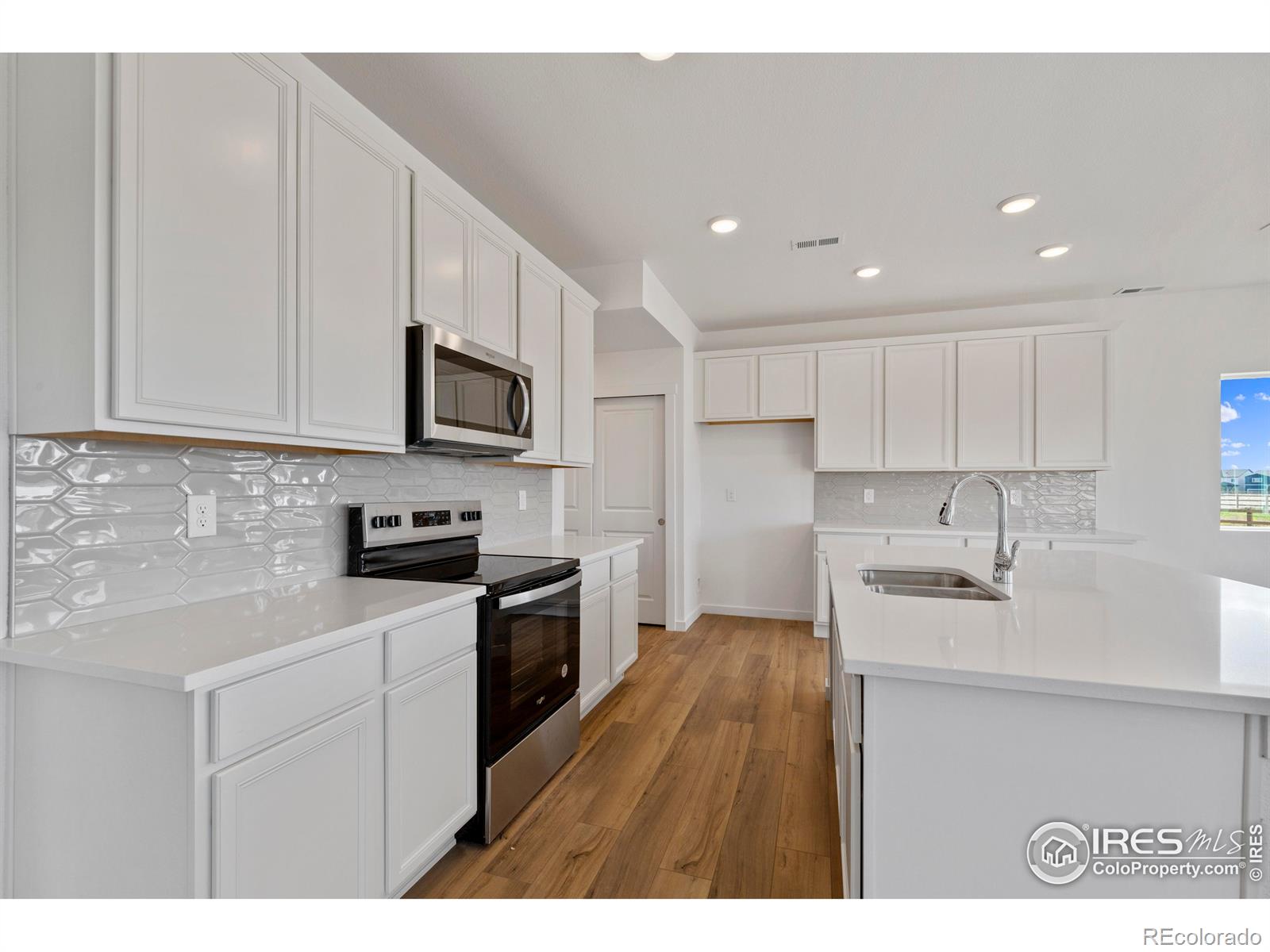 MLS Image #8 for 668  piedmontese street,johnstown, Colorado