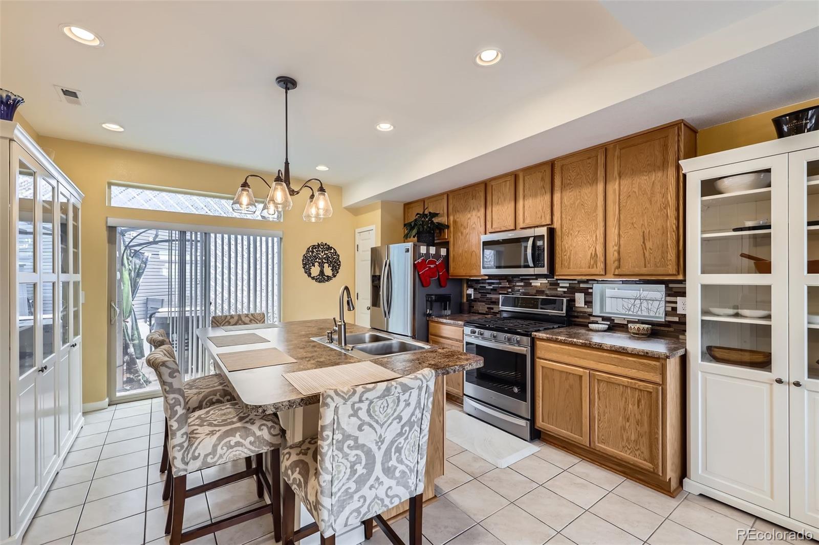 MLS Image #11 for 17950 e 54th avenue,denver, Colorado