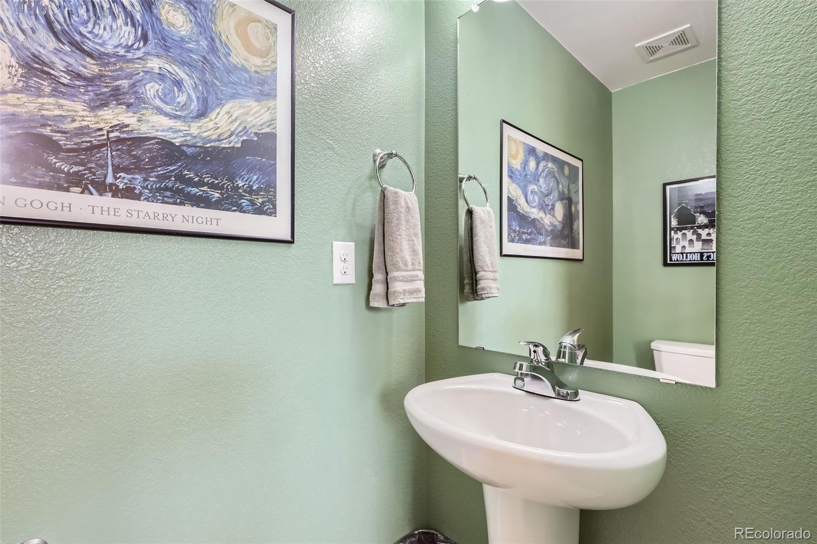 MLS Image #14 for 17950 e 54th avenue,denver, Colorado