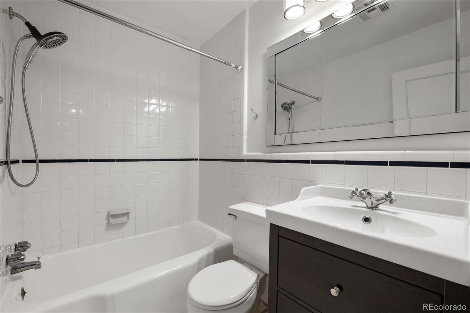 MLS Image #11 for 525  jackson street 301,denver, Colorado