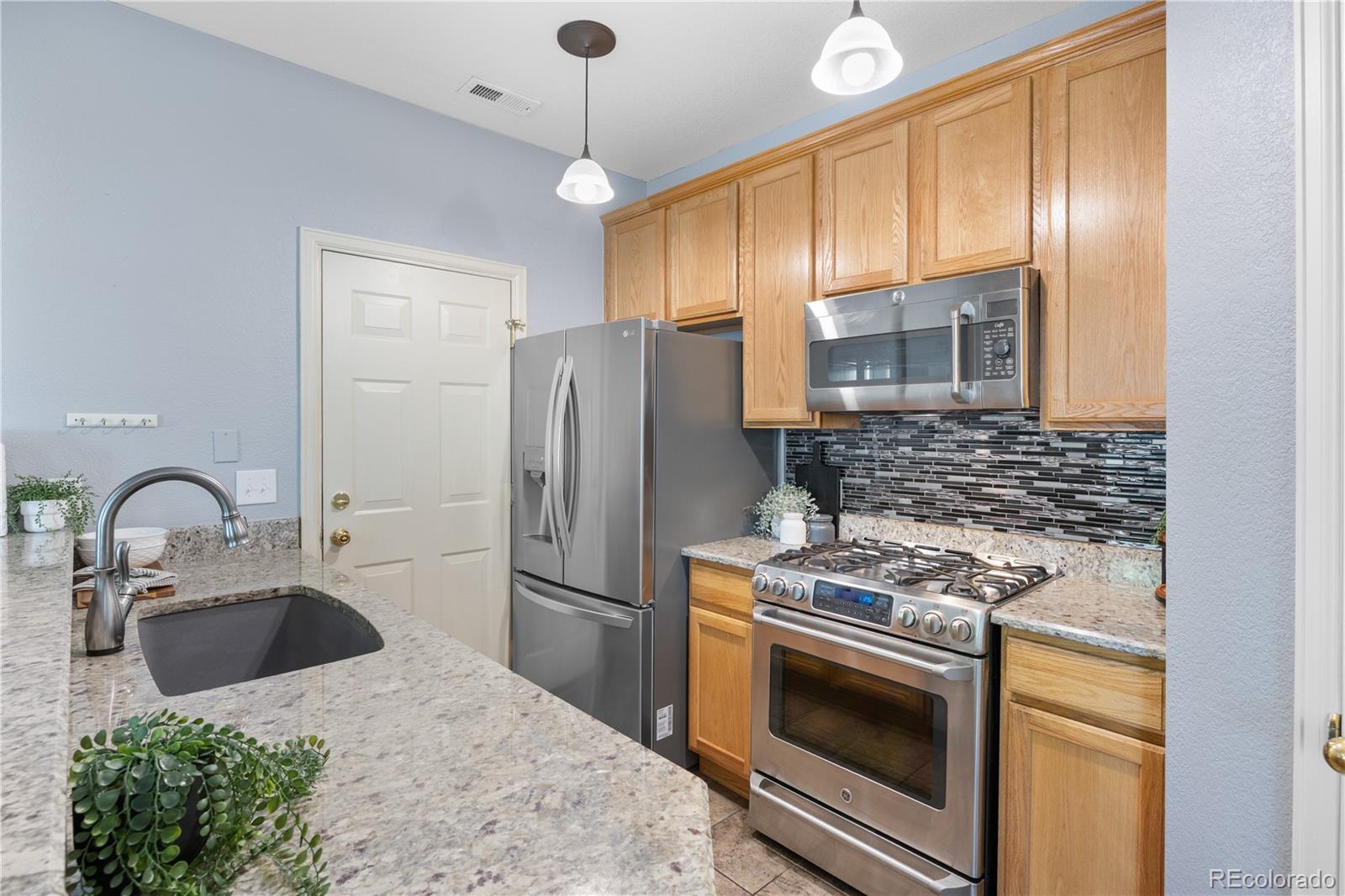 MLS Image #8 for 8992 e 24th place 101,denver, Colorado