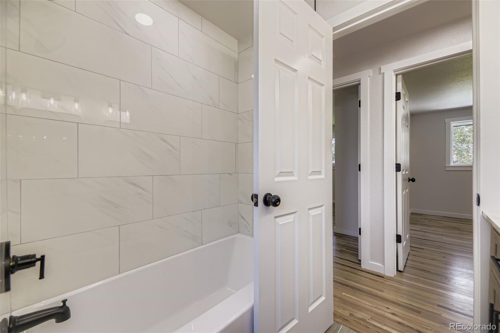 MLS Image #11 for 3722 s green court,englewood, Colorado
