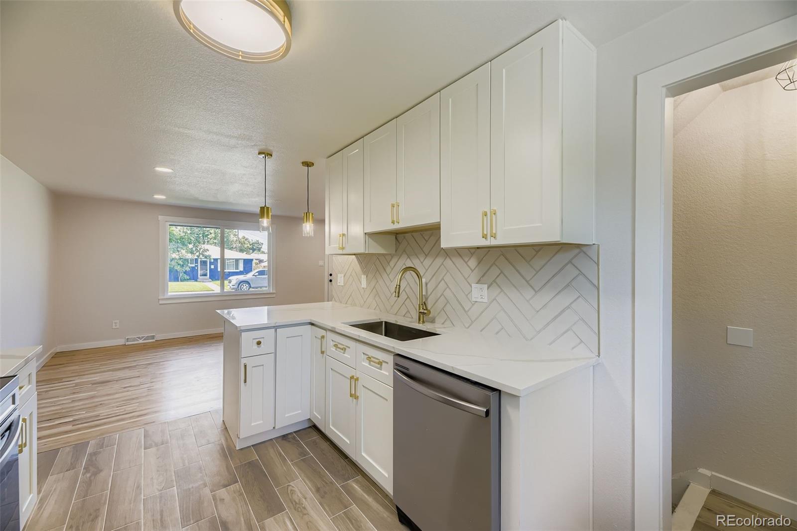 MLS Image #9 for 3722 s green court,englewood, Colorado