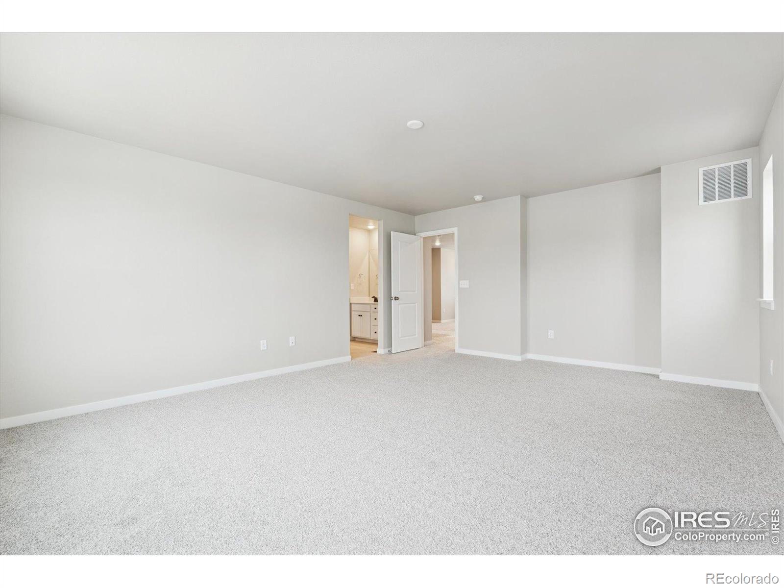 MLS Image #14 for 924  harvard street,johnstown, Colorado