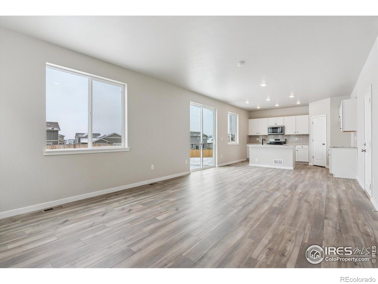 MLS Image #3 for 924  harvard street,johnstown, Colorado