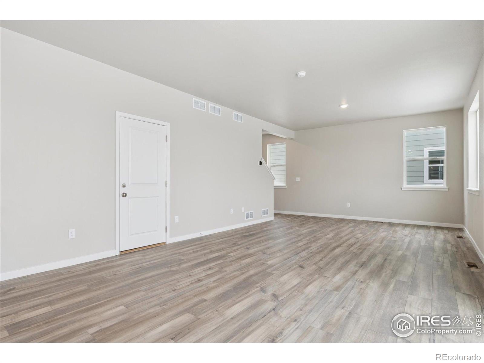 MLS Image #4 for 924  harvard street,johnstown, Colorado