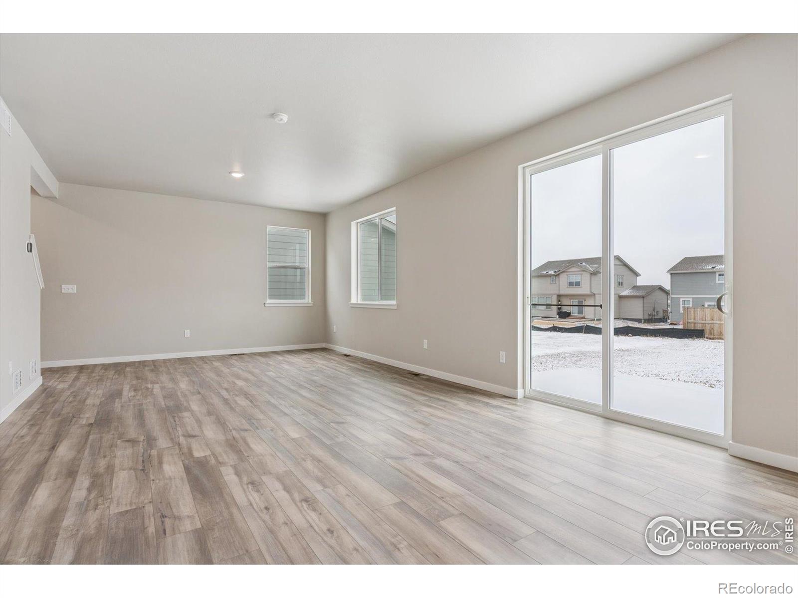 MLS Image #5 for 924  harvard street,johnstown, Colorado