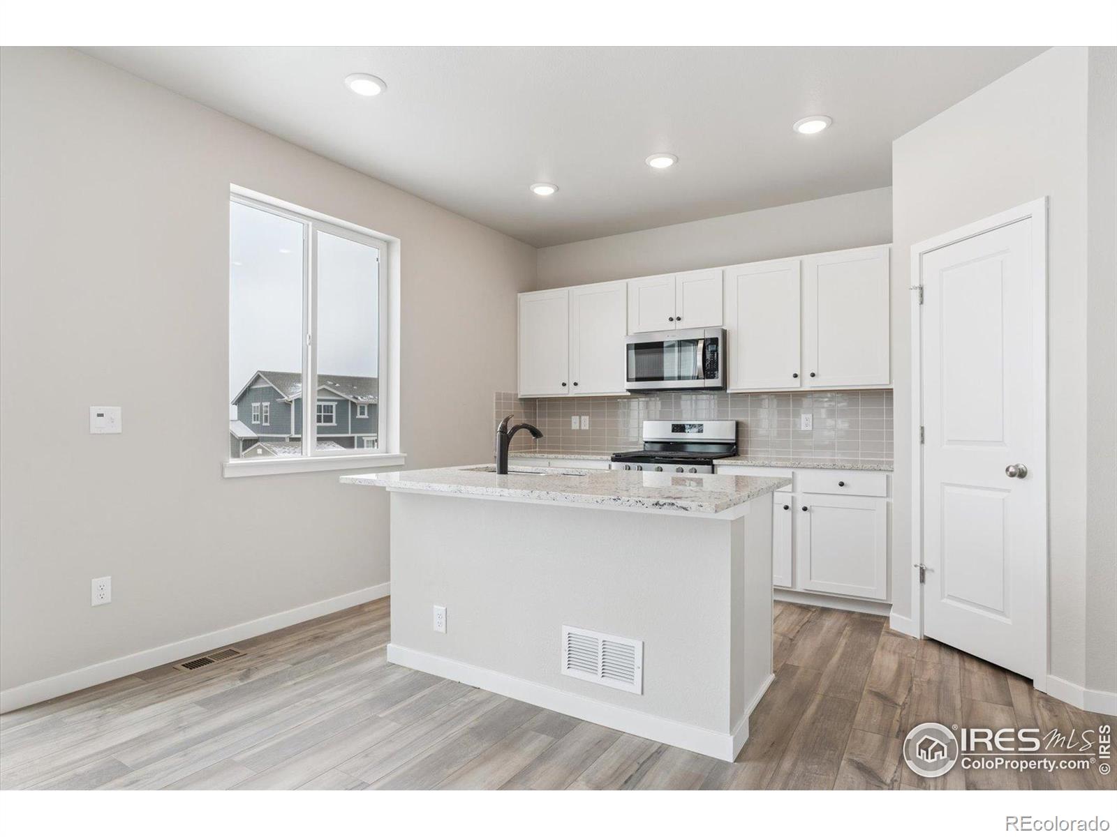 MLS Image #7 for 924  harvard street,johnstown, Colorado