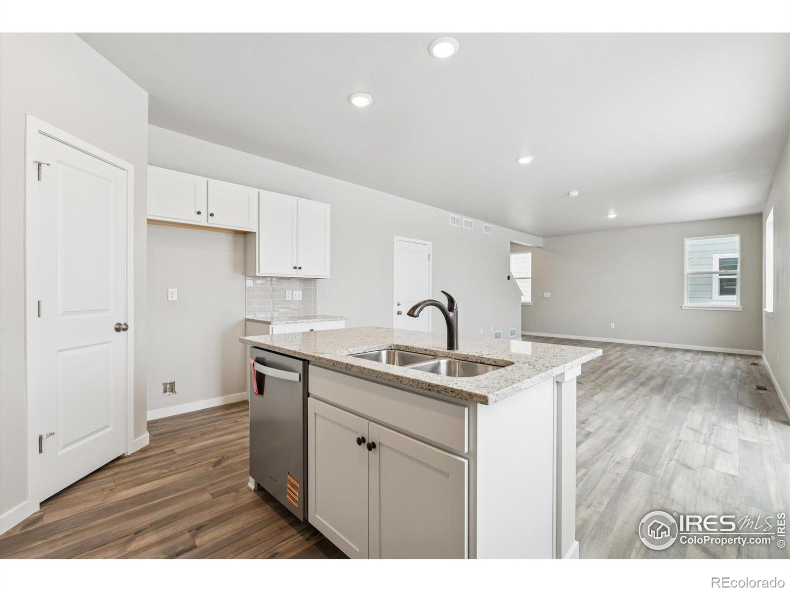 MLS Image #9 for 924  harvard street,johnstown, Colorado