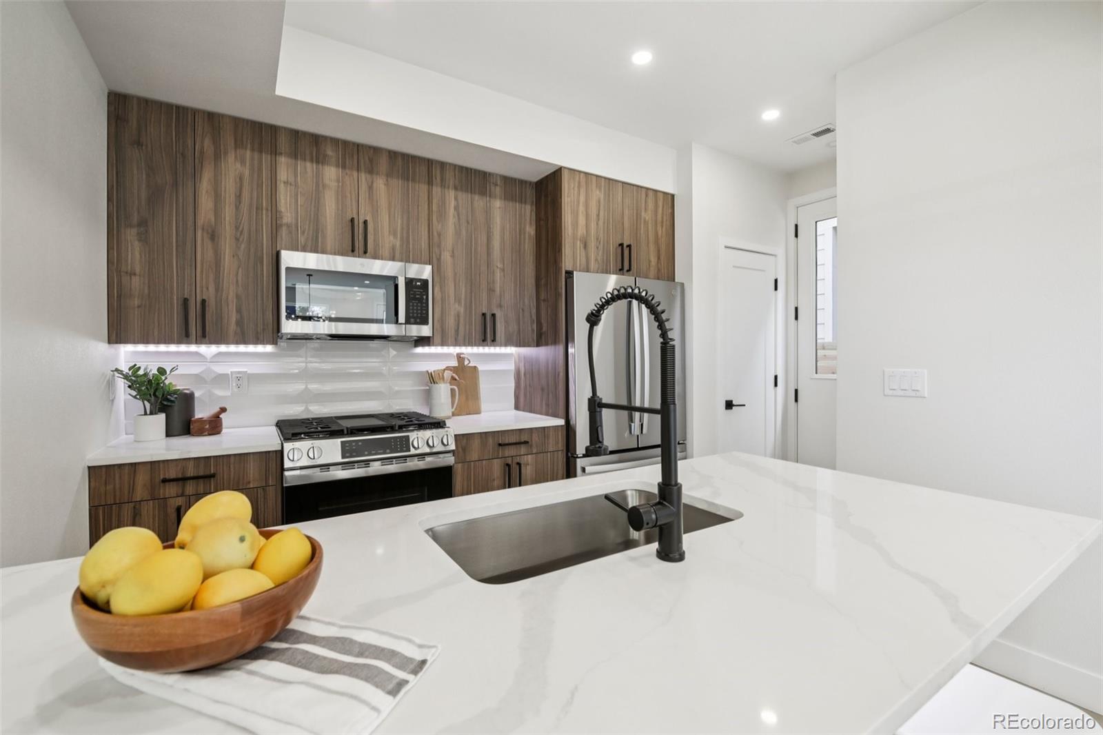 MLS Image #10 for 2109 s cherokee street,denver, Colorado