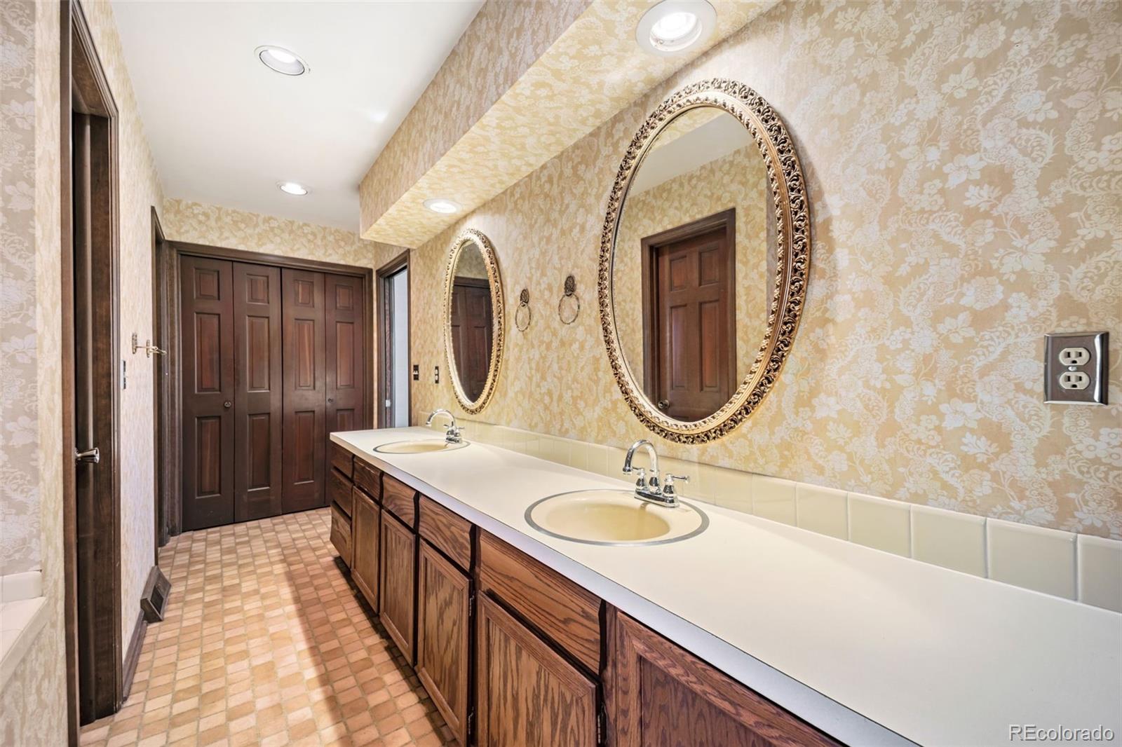 MLS Image #16 for 2295 s beeler way,denver, Colorado