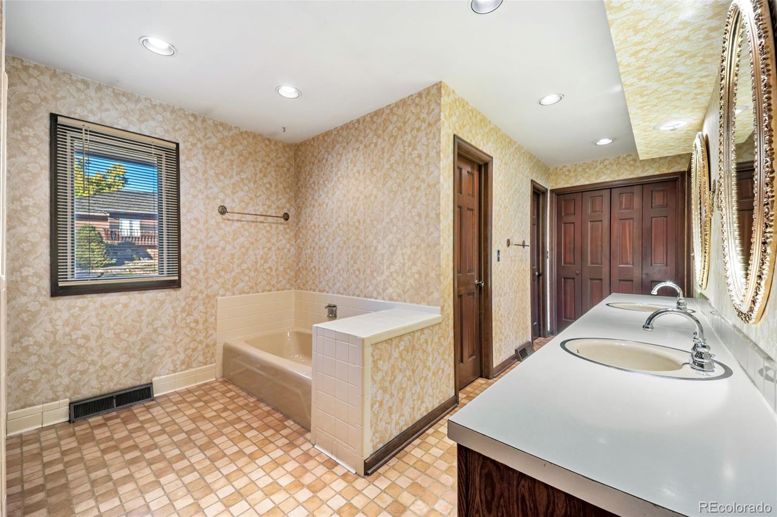 MLS Image #18 for 2295 s beeler way,denver, Colorado