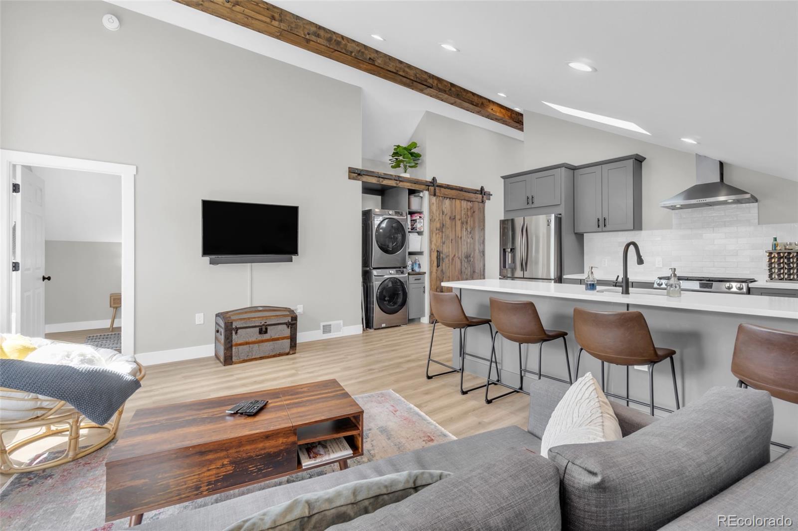 MLS Image #19 for 646 s lincoln street,denver, Colorado