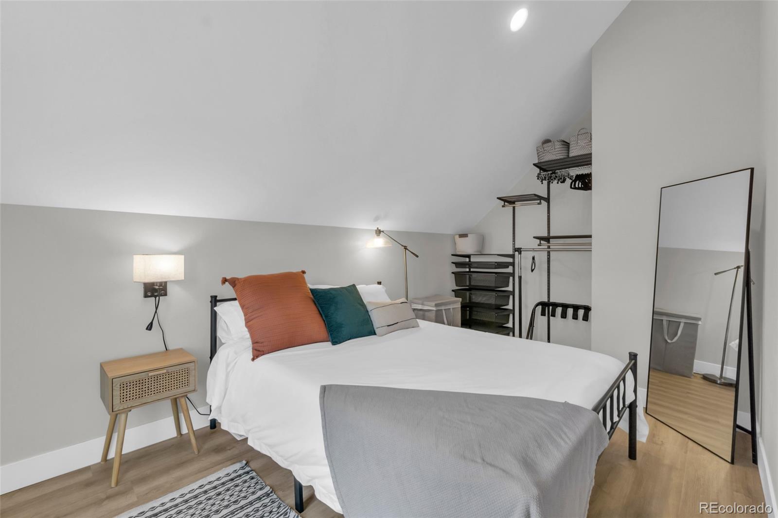 MLS Image #20 for 646 s lincoln street,denver, Colorado