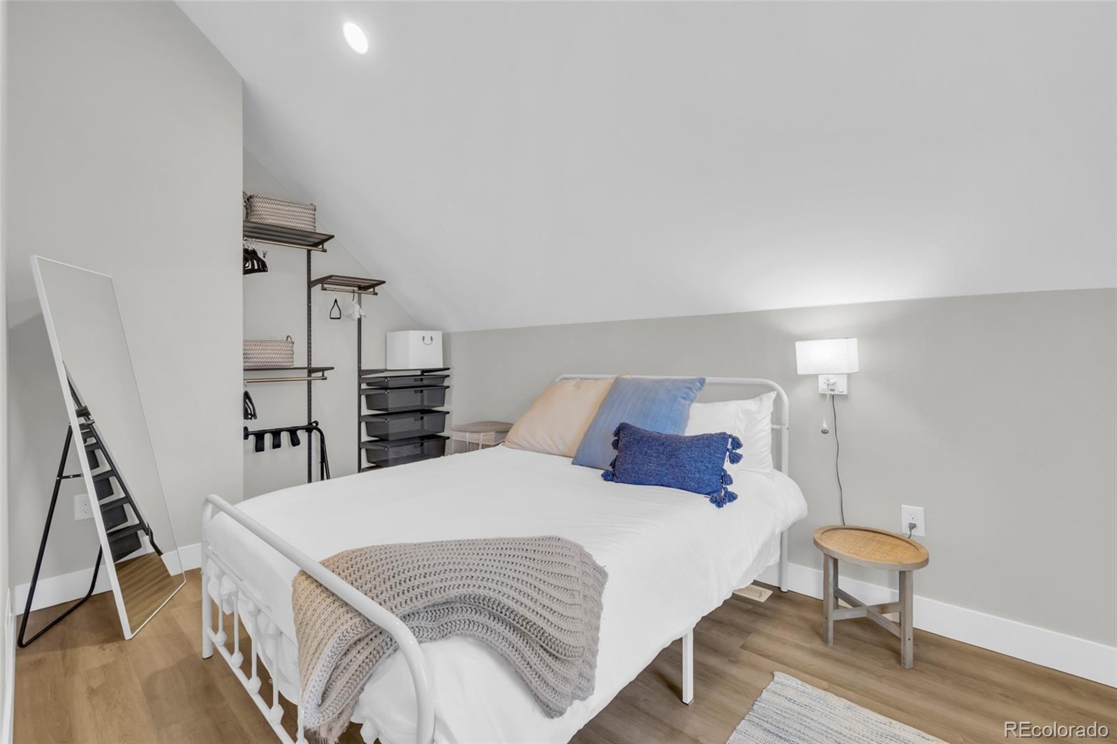 MLS Image #22 for 646 s lincoln street,denver, Colorado