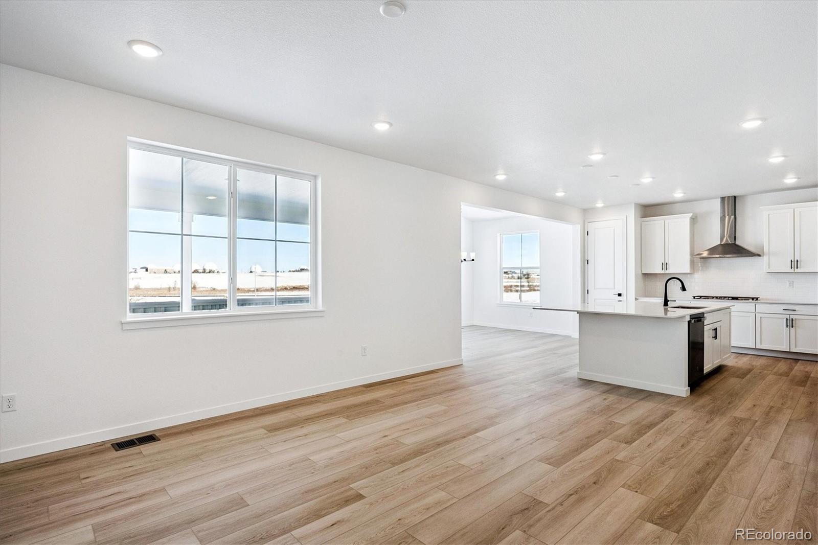 MLS Image #11 for 17543 e virginia avenue,aurora, Colorado