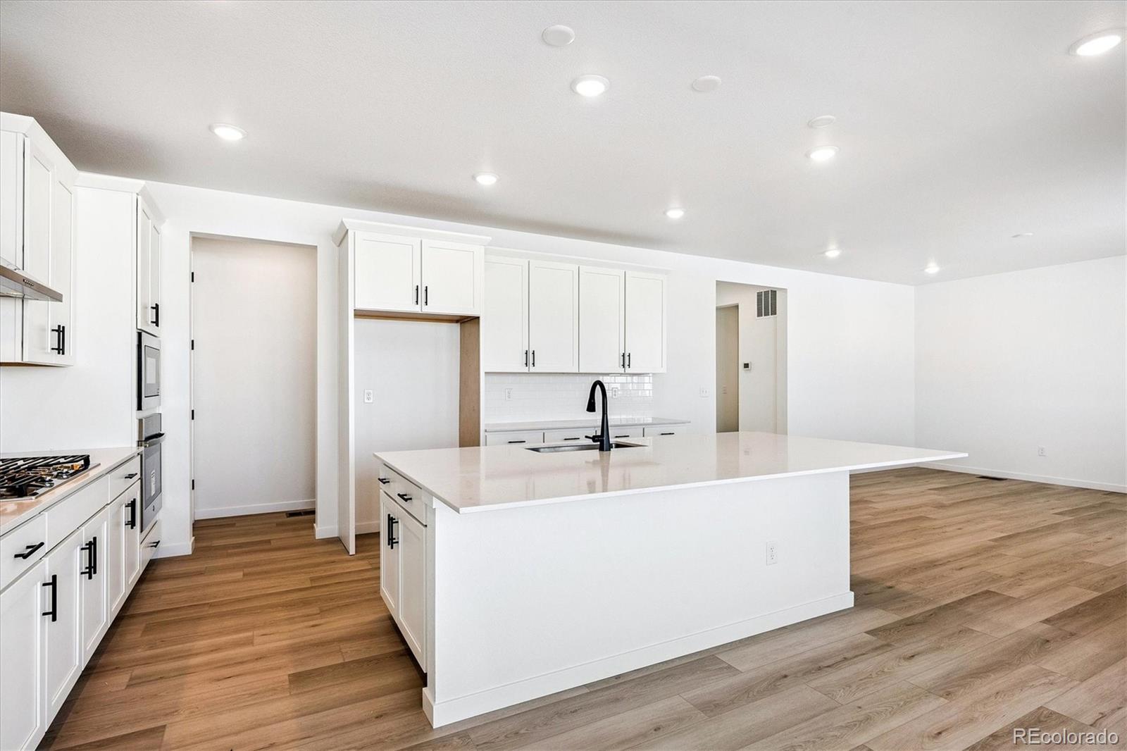 MLS Image #7 for 17543 e virginia avenue,aurora, Colorado