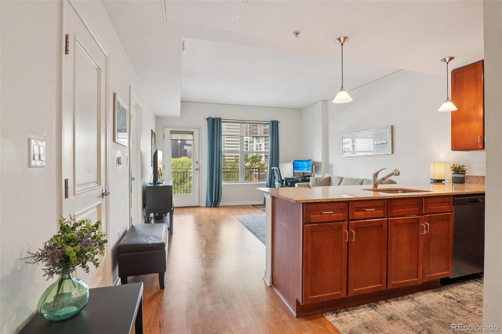 MLS Image #10 for 1975 n grant street 515,denver, Colorado