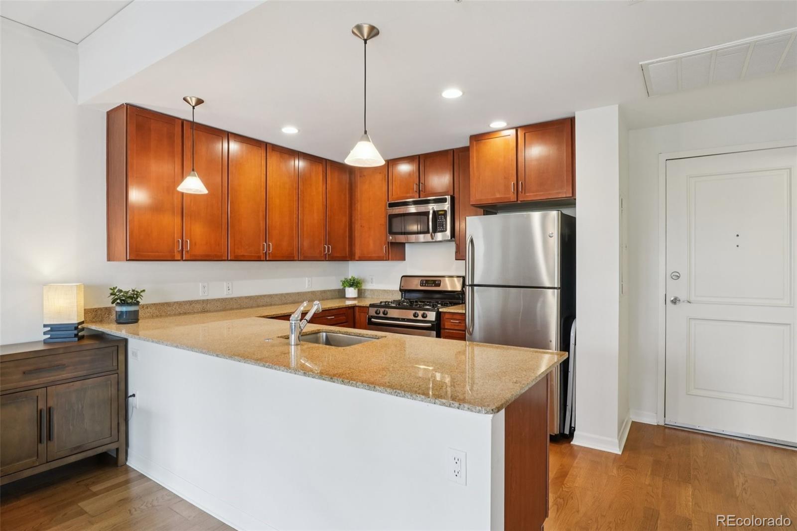 MLS Image #13 for 1975 n grant street 515,denver, Colorado