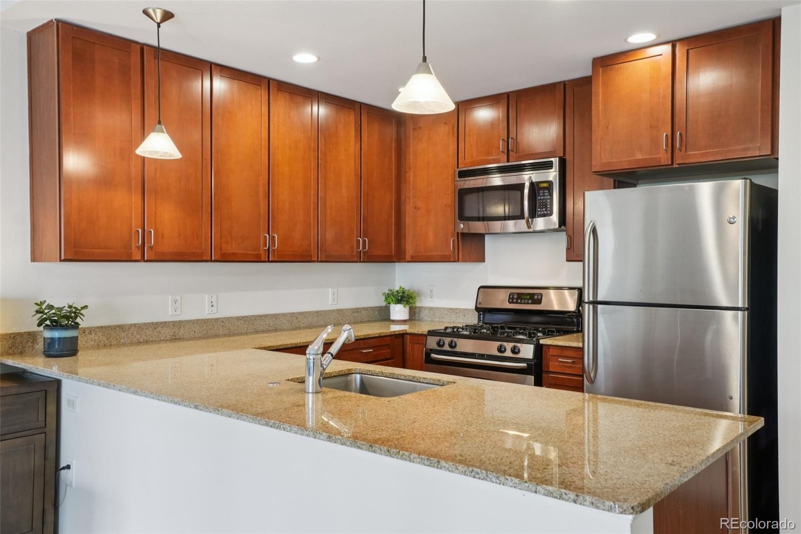 MLS Image #14 for 1975 n grant street 515,denver, Colorado