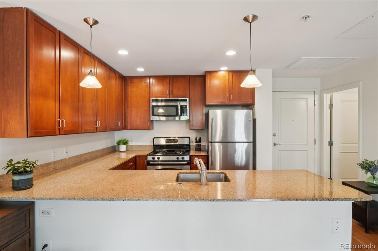 MLS Image #15 for 1975 n grant street 515,denver, Colorado