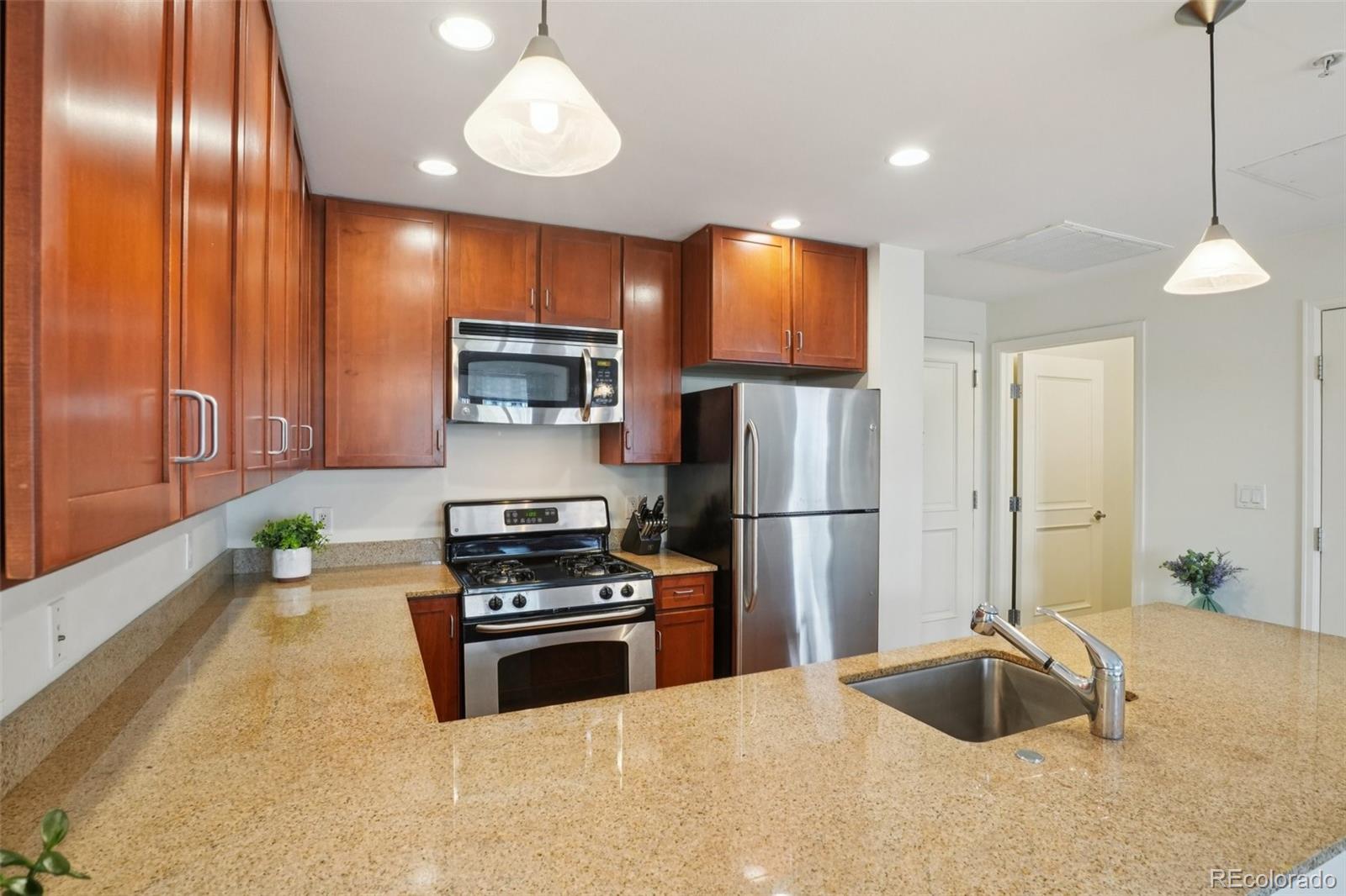 MLS Image #16 for 1975 n grant street 515,denver, Colorado