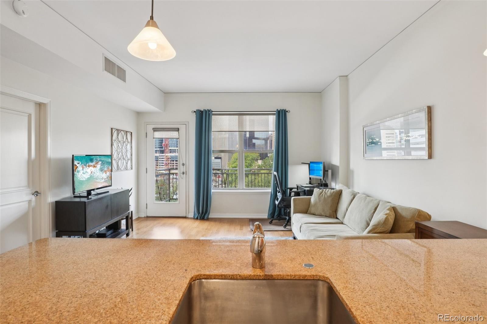 MLS Image #17 for 1975 n grant street 515,denver, Colorado