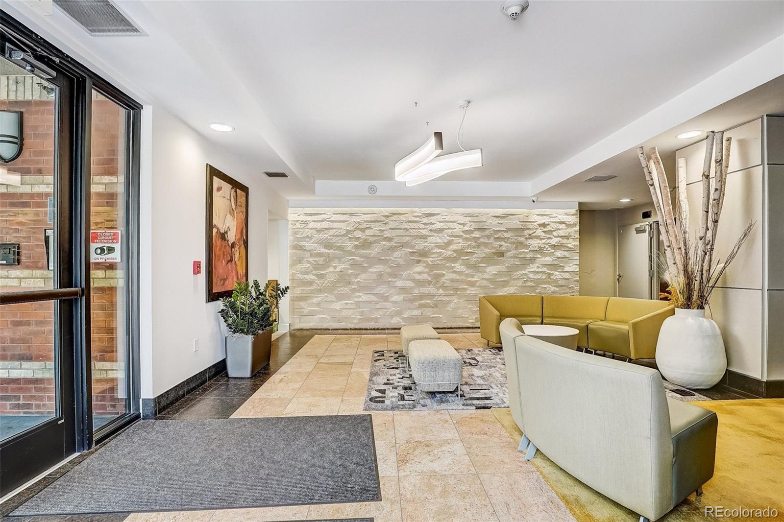 MLS Image #5 for 1975 n grant street 515,denver, Colorado