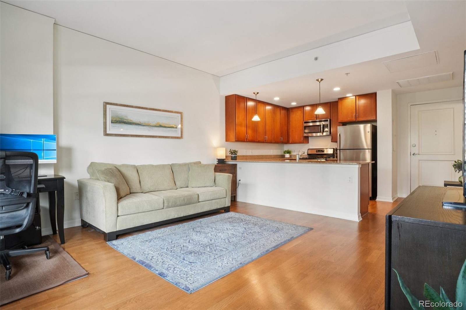 MLS Image #6 for 1975 n grant street 515,denver, Colorado