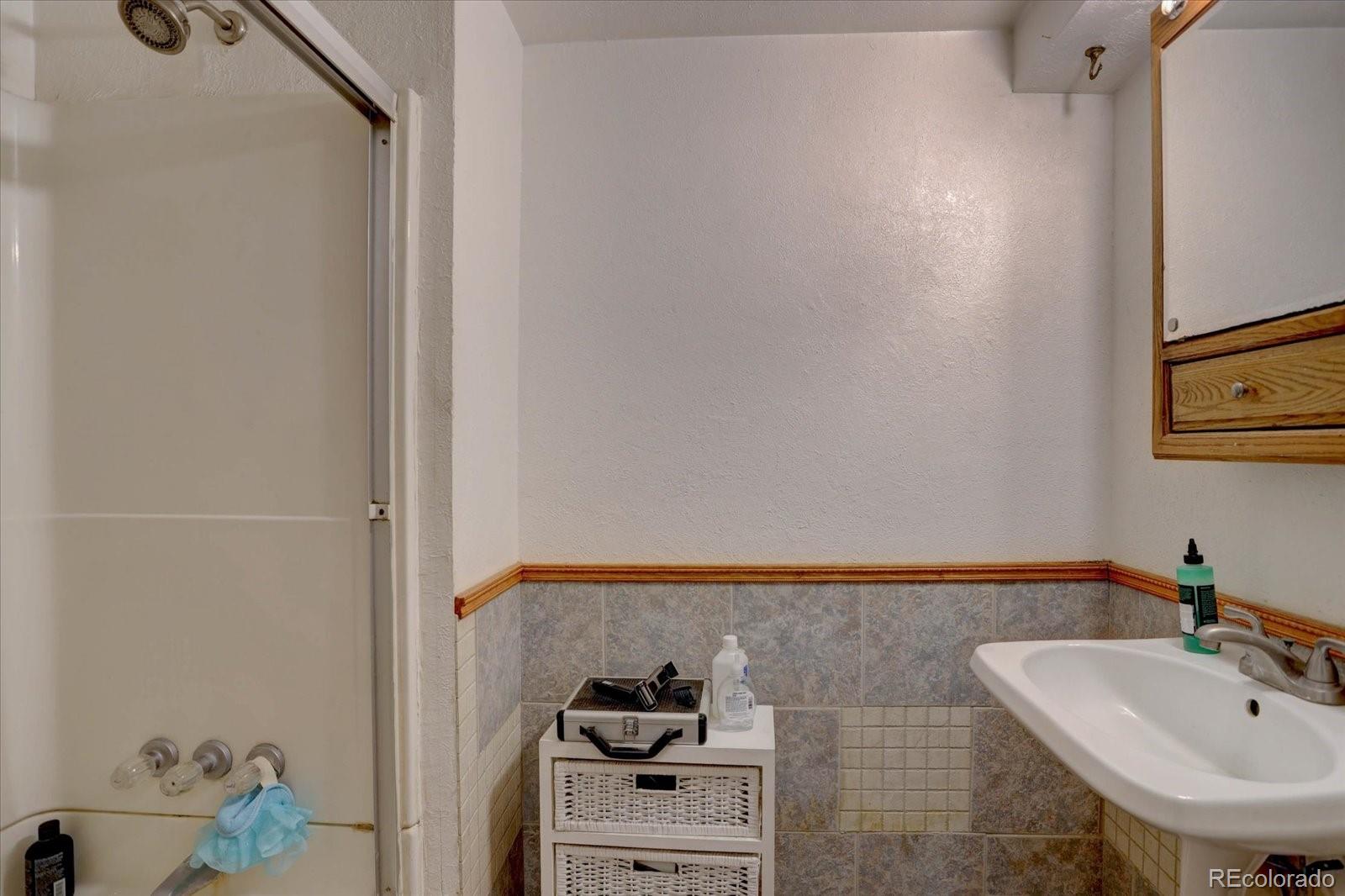 MLS Image #18 for 2621 s perry ,denver, Colorado