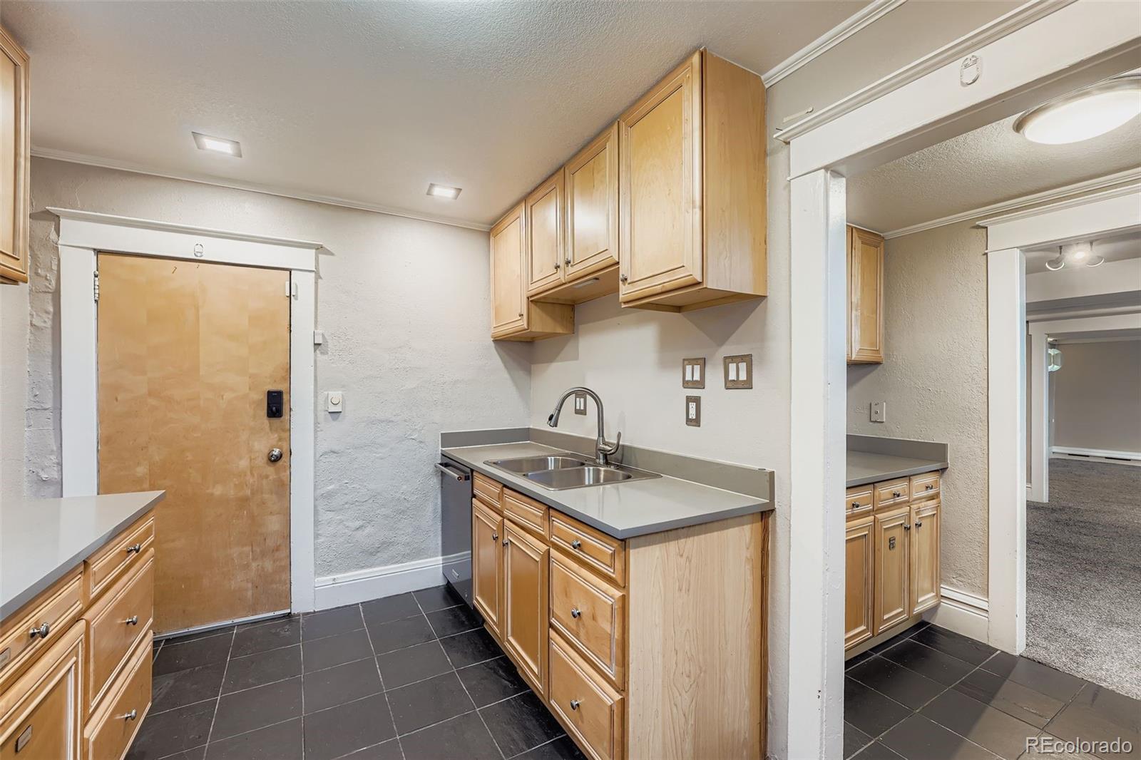 MLS Image #14 for 951 n corona street 5,denver, Colorado