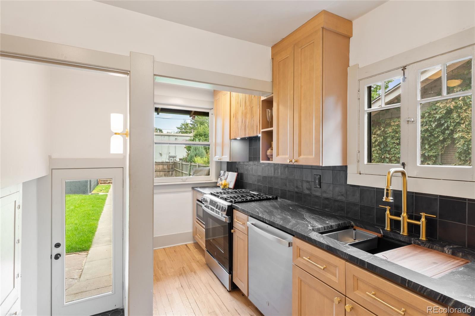 MLS Image #11 for 838 s sherman street,denver, Colorado