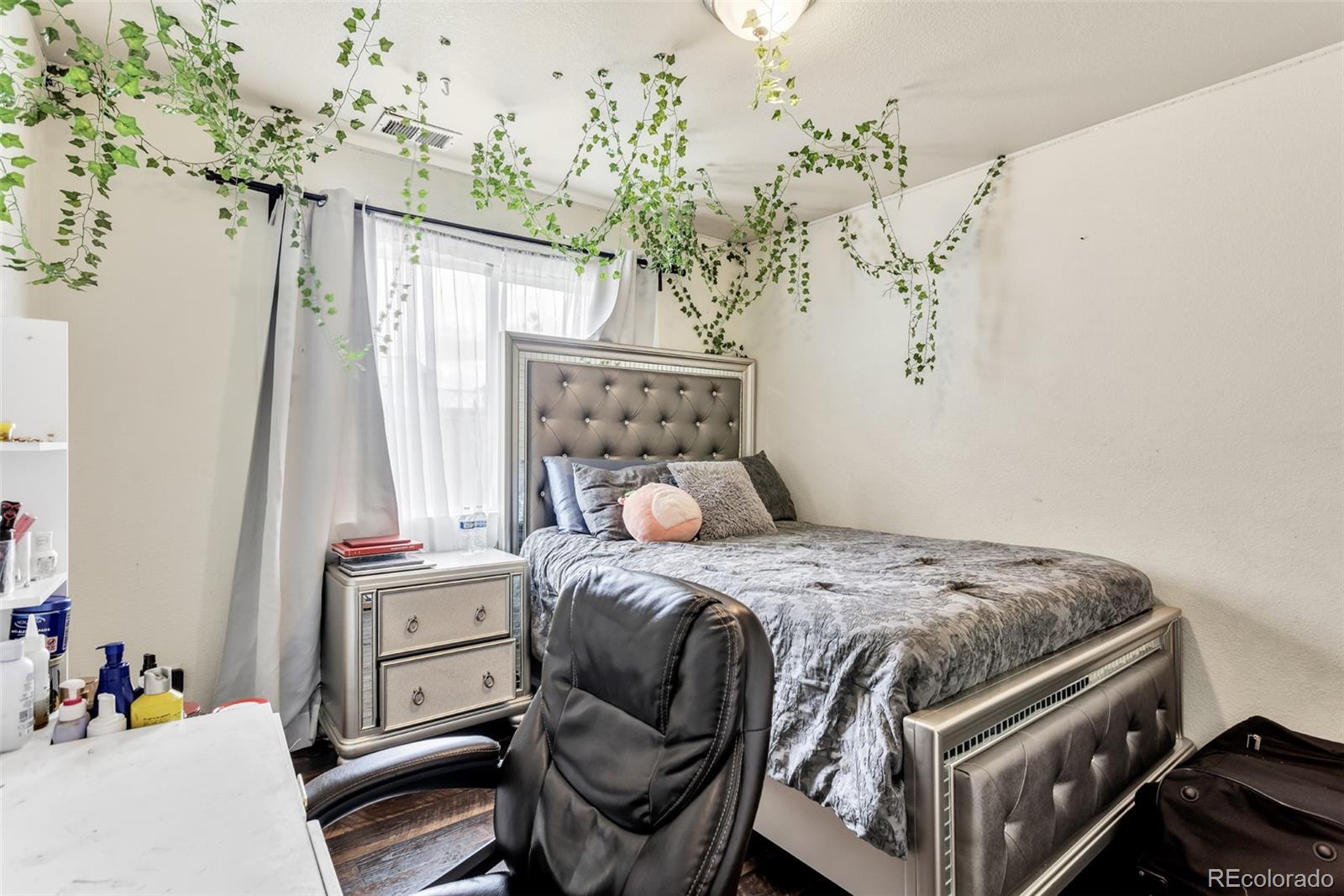 MLS Image #13 for 18636 e 42nd avenue,denver, Colorado