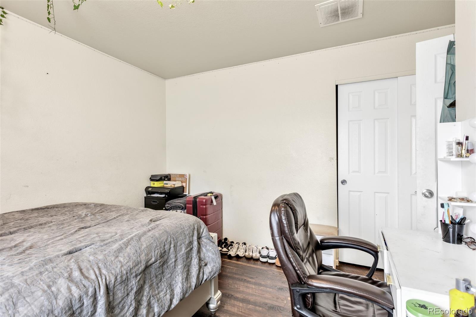 MLS Image #16 for 18636 e 42nd avenue,denver, Colorado
