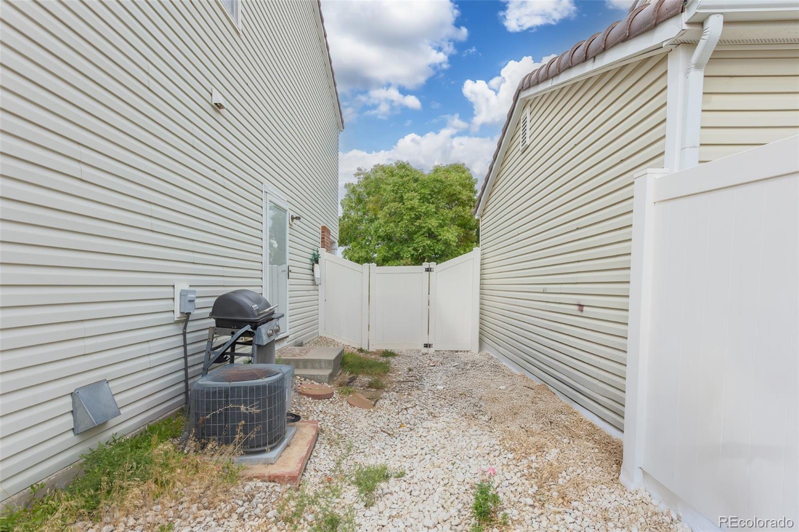 MLS Image #21 for 18636 e 42nd avenue,denver, Colorado