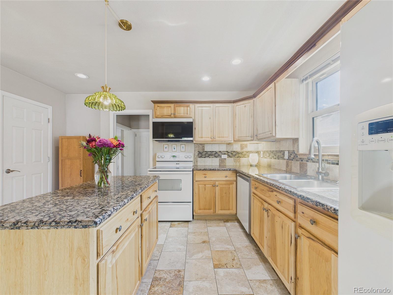 MLS Image #7 for 1610  spruce street,denver, Colorado